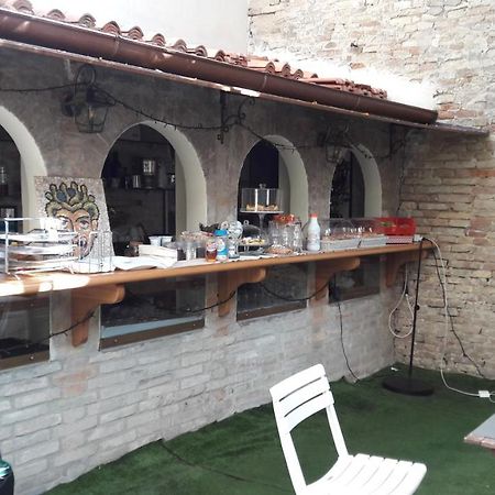 Yard 19 Bed and Breakfast Rávena Exterior foto