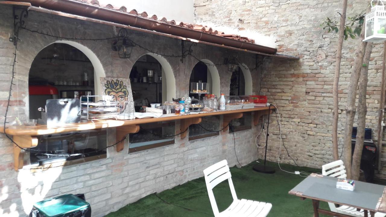 Yard 19 Bed and Breakfast Rávena Exterior foto